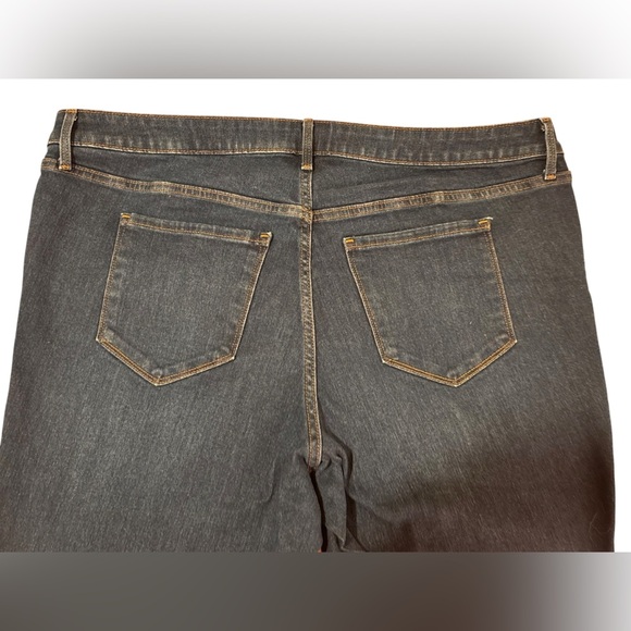 Old Navy Mid-Rise Kicker Boot-Cut Jeans Size 22 - Picture 3 of 7